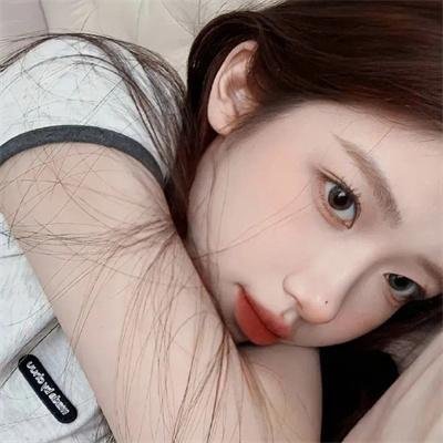 穿盔甲的少女